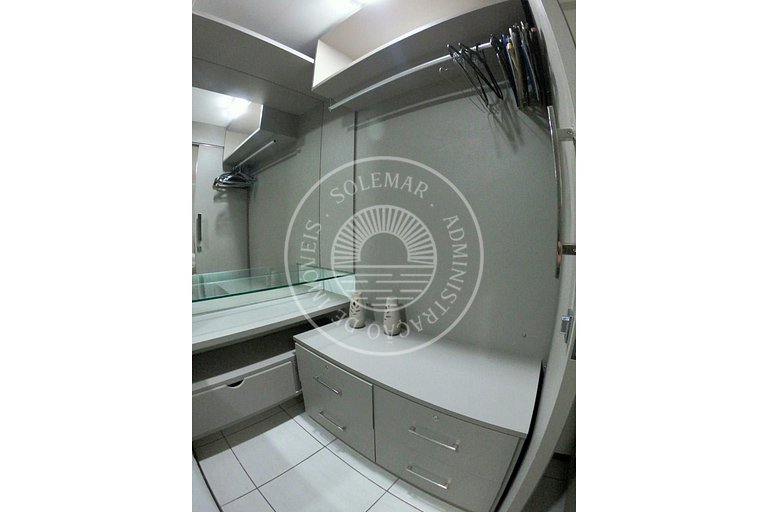 Apartamento com 2 quartos, sendo uma cama casal e outro quar