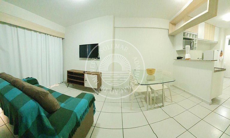 Apto com uma suíte e um quarto menor com camas beliche.