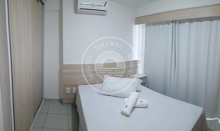 Apto com uma suíte e um quarto menor com camas beliche.