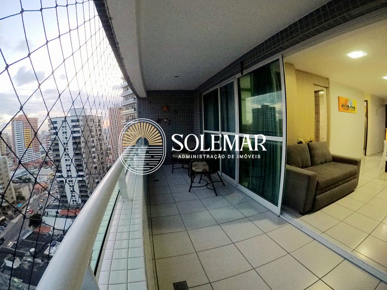 Apartamento con suite y un dormitorio con literas y sofá cam