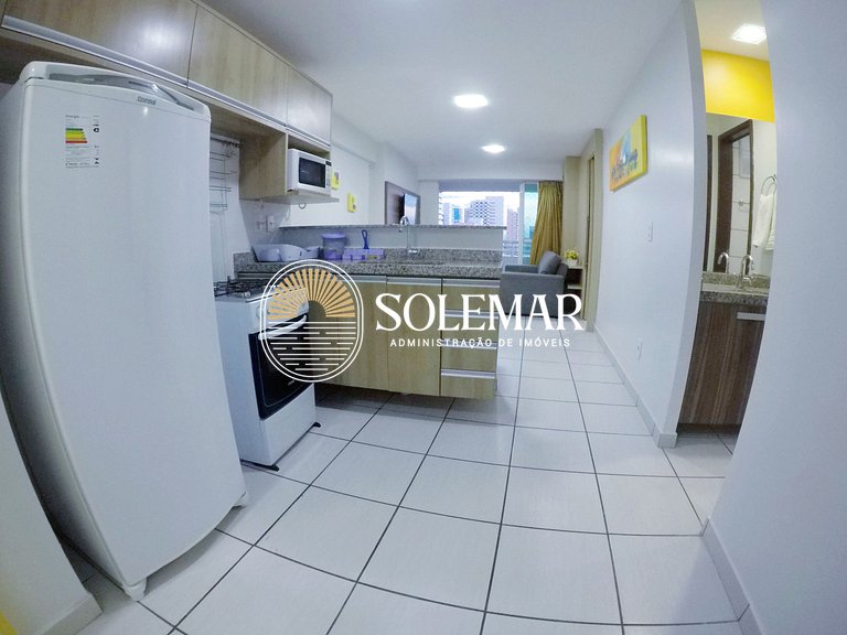 Apartamento con suite y un dormitorio con literas y sofá cam
