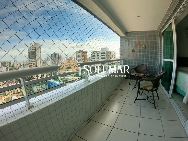 Apartamento con suite y un dormitorio con literas y sofá cam