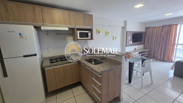 Apartamento con suite y un dormitorio con literas y sofá cam